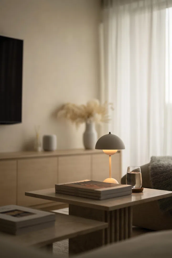 The coffee table centerpiece