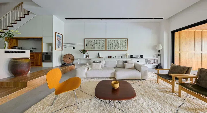 Living room in a 3,990 sq ft semi-detached home at Frankel Estate