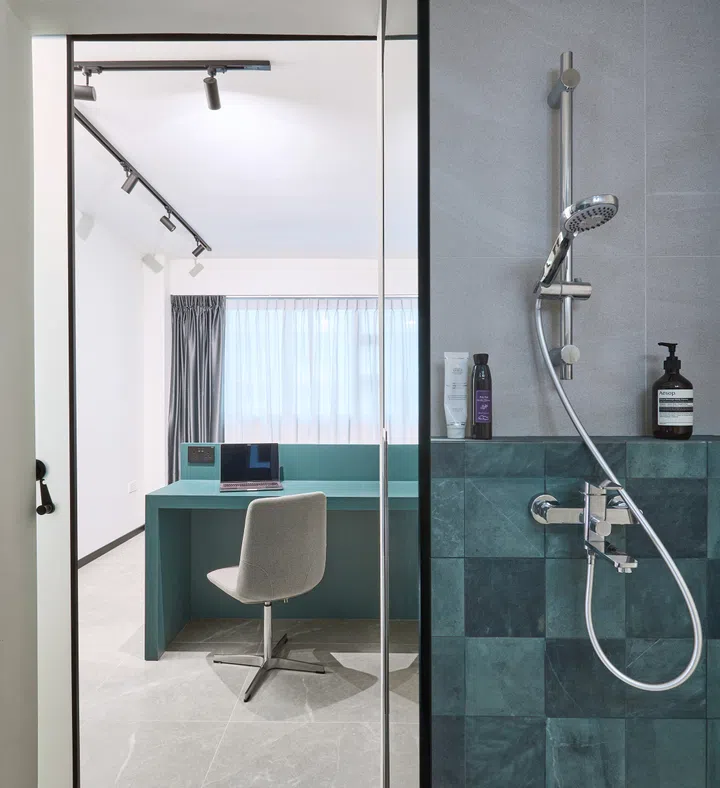 Green wall tiles in the master bathroom echoing the home’s entrance design, adding a bold yet cohesive touch.