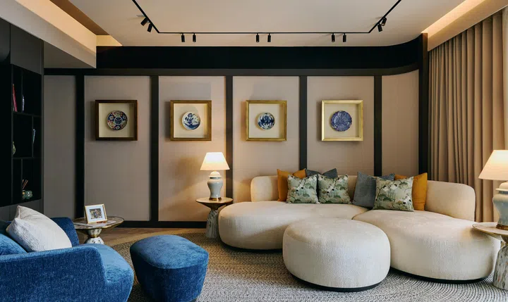 Custom-made cashew-shaped seating and a matching ottoman anchor the living room with soft, flowing lines.