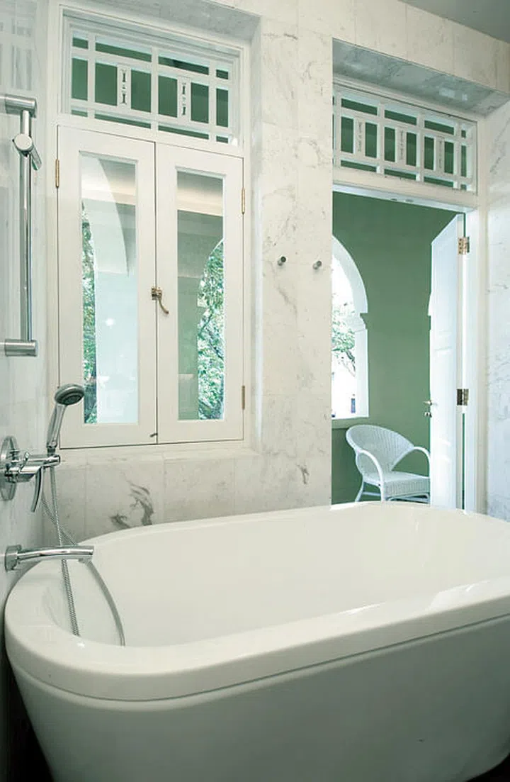 The bathtub is placed in the best vantage point to take in the view, and allow for luxurious, relaxing soaks.