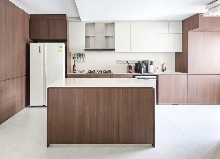 Low maintenance kitchen design for this 1,614 sq ft Bedok Reservoir Maisonette.