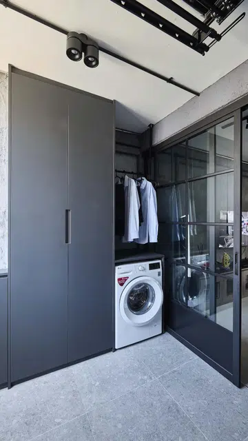 Laundry area in flight attendant Kenny Shoo’s 3-room HDB flat at Tampines Street 41.