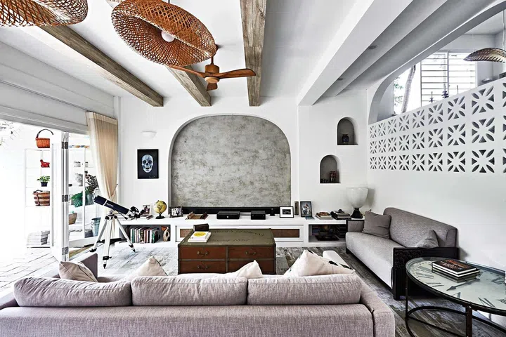 Interior designer Alvin took care to include features that would not jar the eye, such as arched doorways and rounded corners.