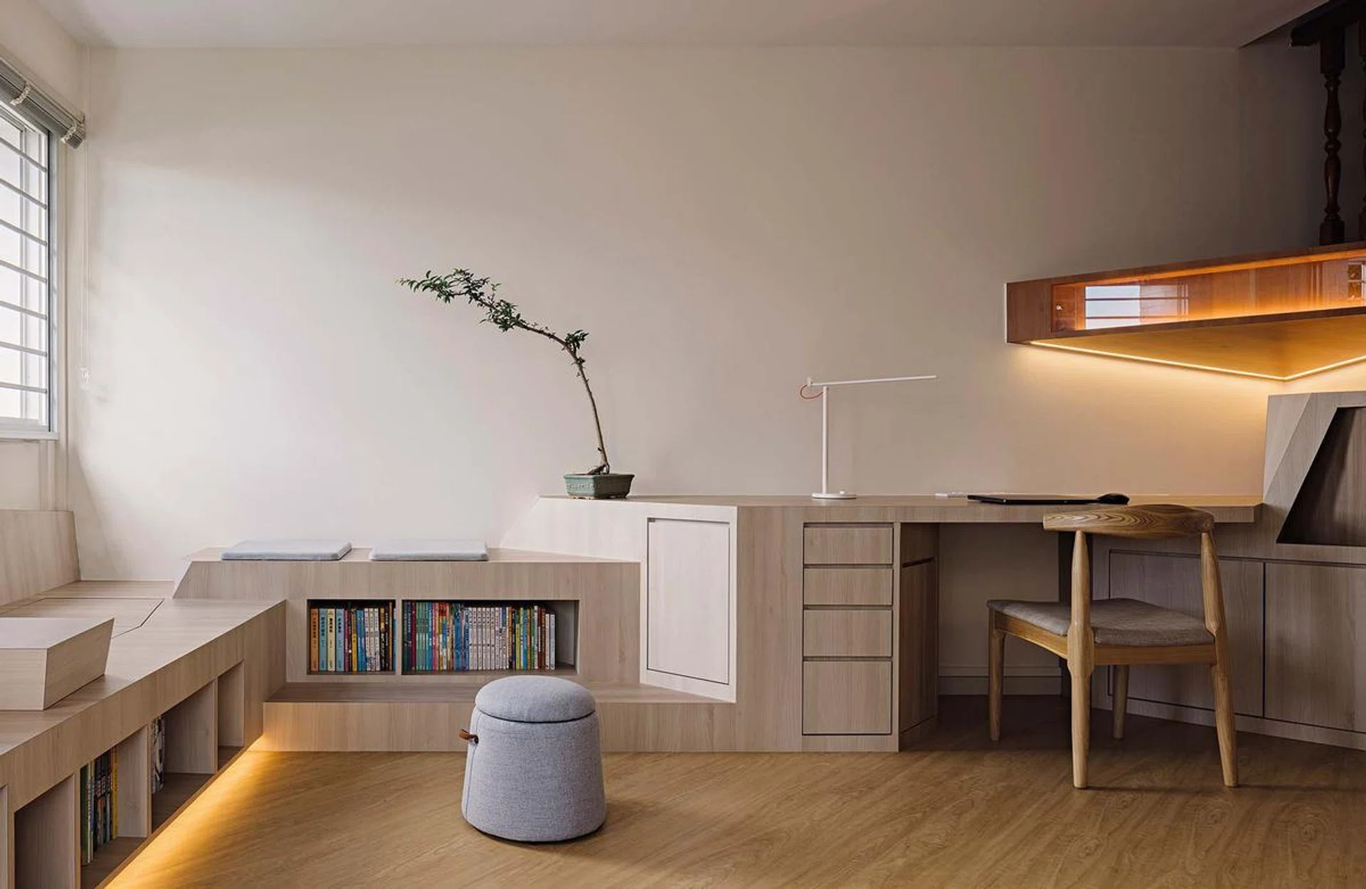 The laminate for the mid-landing display shelf and entrance cabinet was selected to match the existing teakwood. To balance the strong colours, a lighter toned laminate was used for the rest of the carpentry in the study and reading area.