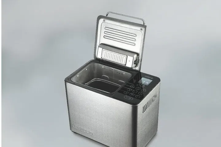 Kenwood BM450 Artisan Bread Maker in silver.