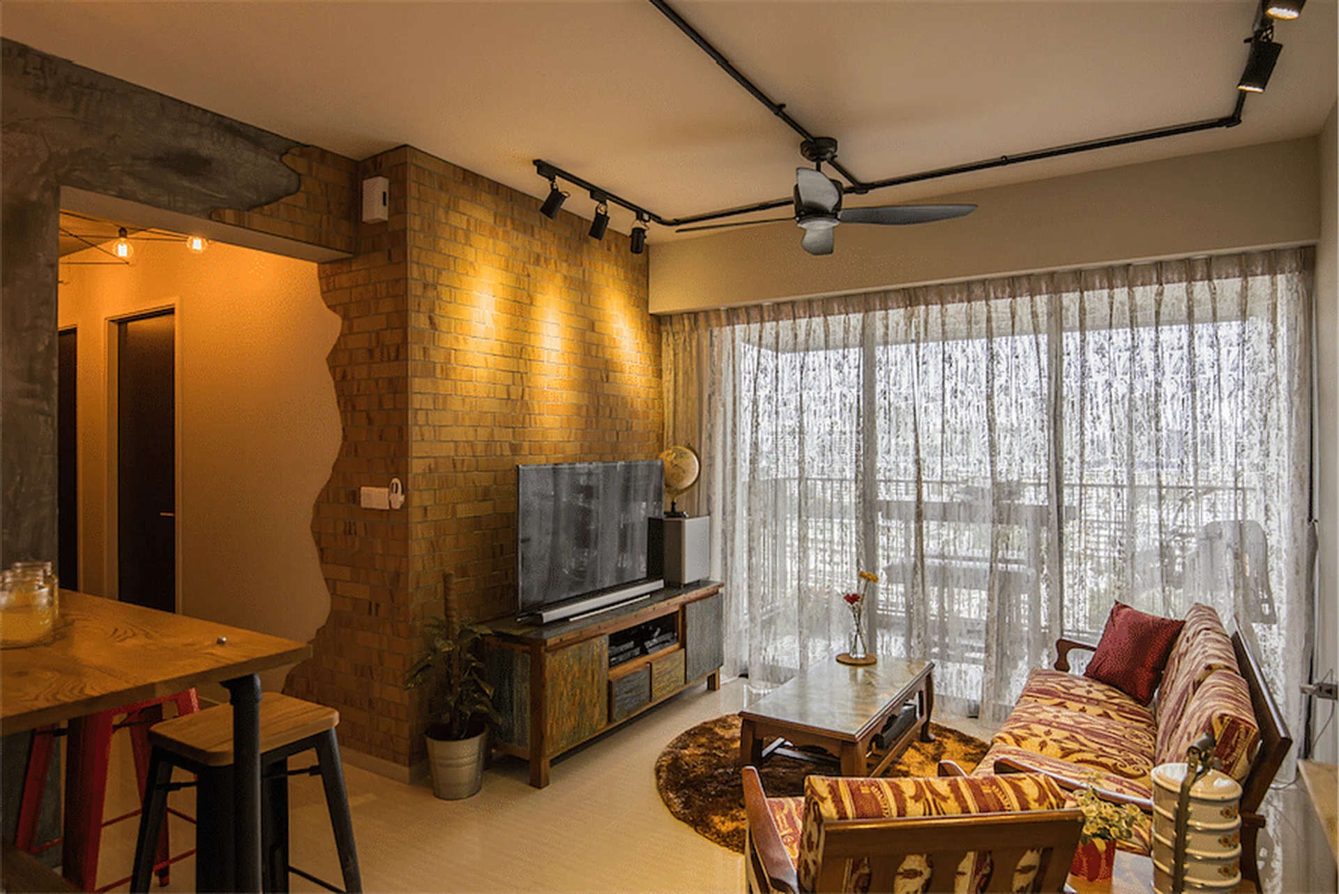 Retro and industrial-style living room in a 4-room HDB DBSS flat in Trivelis Clementi.