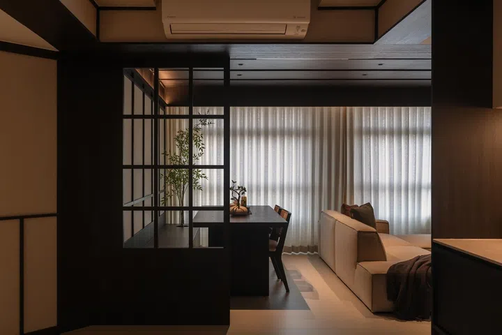 A Shoji-inspired screen subtly defines different zones, allowing the home to shift effortlessly between work, entertaining and daily living.