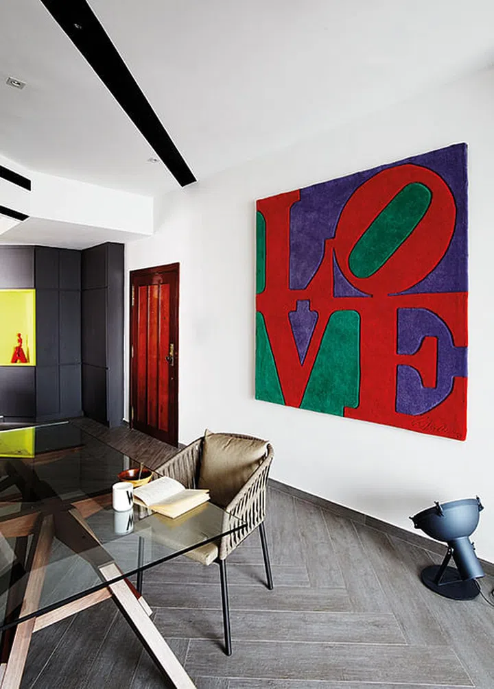 Robert Indiana’s Love breaks the monotony of the living area’s white wall.