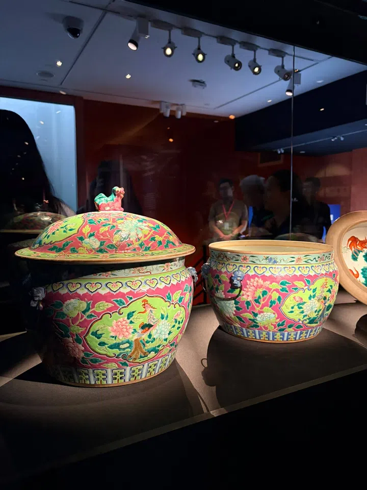 Kamchengs - Hokkien for 盖盅 (or covered vessel) - have grown to be known as quintessential Peranakan home decor. However, Naomi Wang, Senior Curator (Southeast Asia) at Peranakan Museum, clarifies that these items were likely ready-made specifically for Peranakan consumers. Throughout the years, the Museum observed more and more of the same types of kamchengs in the homes of various donors.