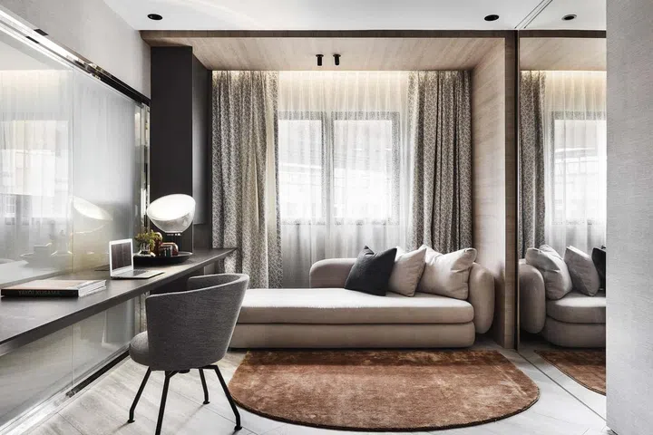 A daybed and study table positioned by the window in a HDB executive apartment at Rivervale Plains.