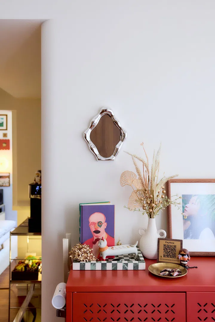 Entrance foyer console in a 5-room HDB flat in Yishun, designed by Homely Matters Pte Ltd.