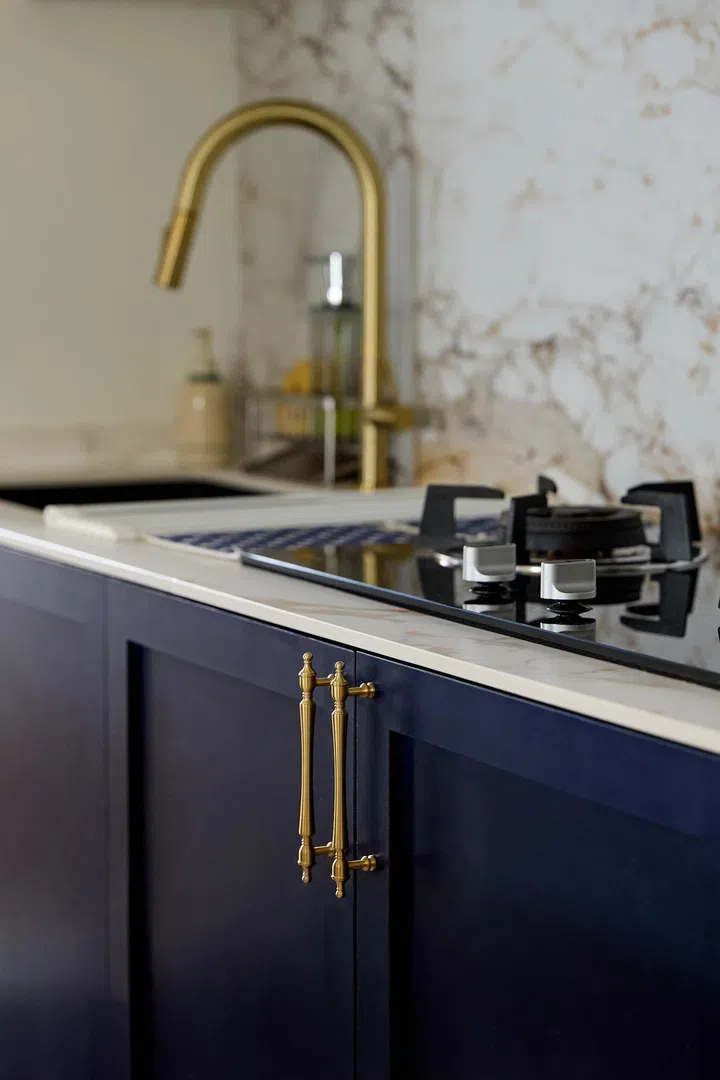 Large format tiles were selected to replace kitchen backsplashes while matching the interior design theme.