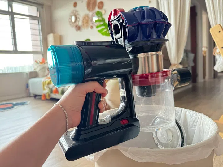 It takes a large rubbish bin to empty the big 0.5-litre bin in Dyson V10 Optic, if you know what I mean.