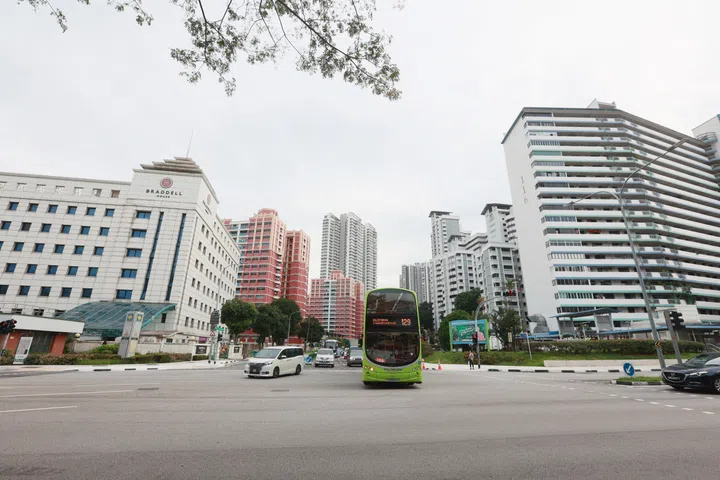 Upcoming overhead bridge near braddell MRT / Toa Payoh Lor 1
