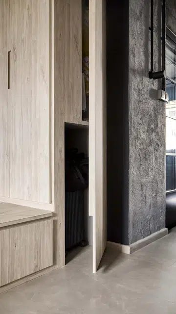 Since his work requires him to travel frequently, he needed sufficient storage for suitcases in his 3-room HDB flat at Tampines Street 41.