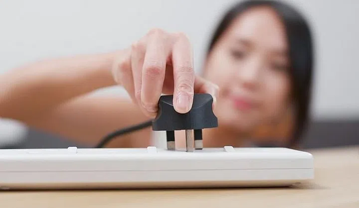 Plug in the power cord on power socket