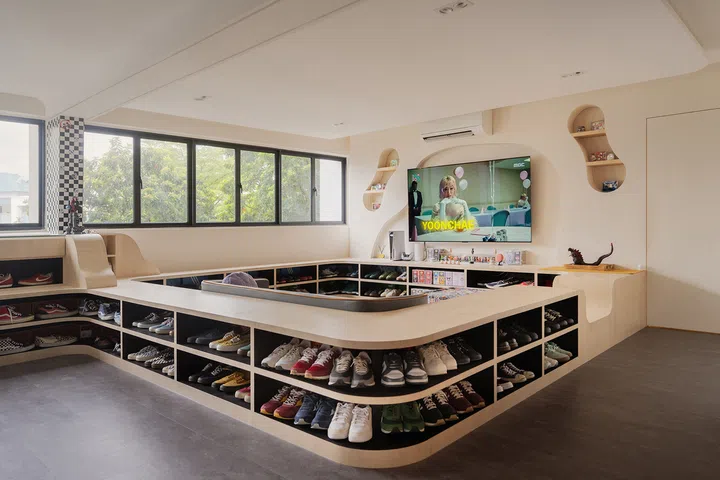 Jumadi considers the home unfinished, and full of potential for new displays and ideas.