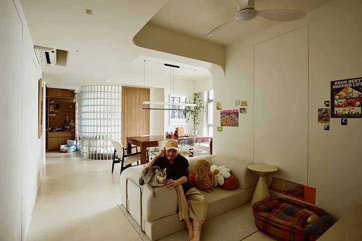 With the sliding door shut, the foyer reads as a self-contained buffer zone—warm, compact and visually distinct from the main living areas.