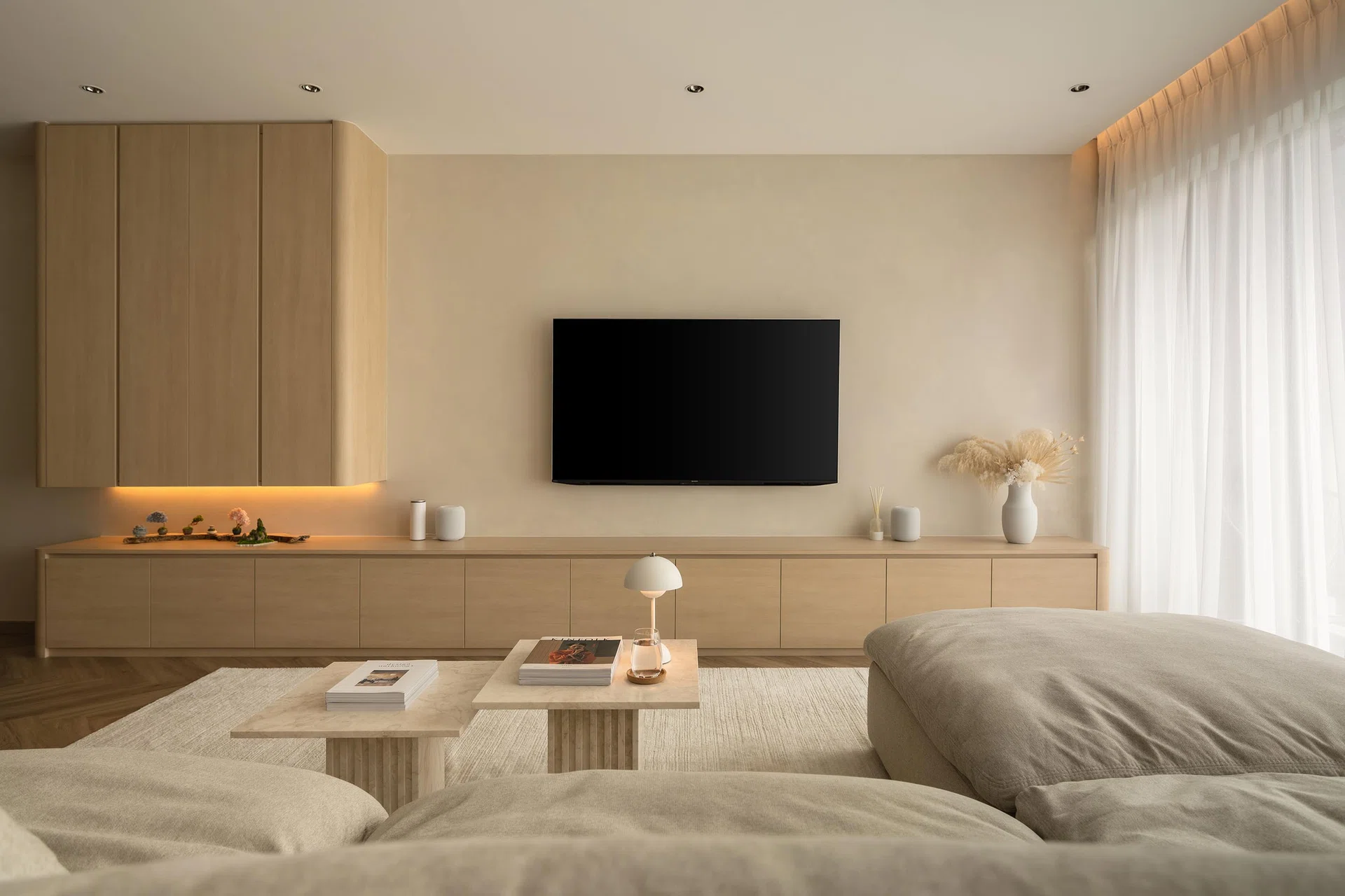 The zen-like living space is reflective of Bali-style resorts. 