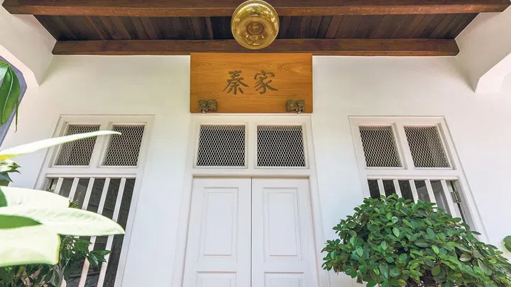 As their pre-war shophouse was gazetted in 1993 as part of the Joo Chiat Conservation Area, it had to follow the Urban Redevelopment Authority’s (URA) conservation principles of maximum retention, sensitive restoration and careful repair.