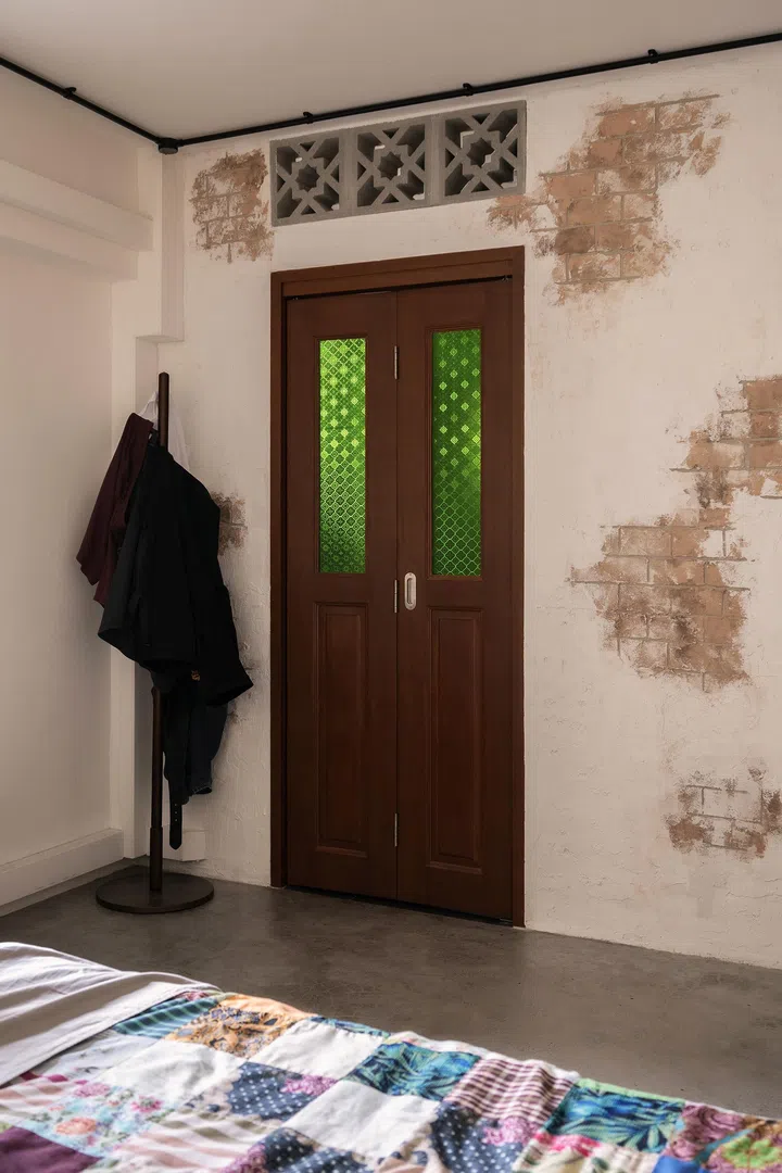 More collectible and vintage items are used as decor across the house, like the old-school calendar and tin lavatory sign. 