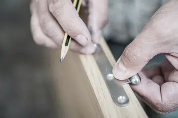 Fixing door hinge