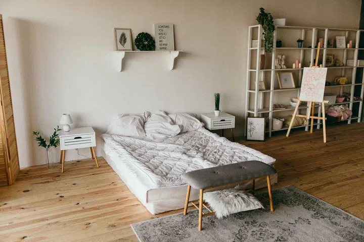 The bedroom is one of the three most important sectors in Feng Shui, together with the kitchen and the main door. (Photo Pexels Dmitry Zvolskiy)