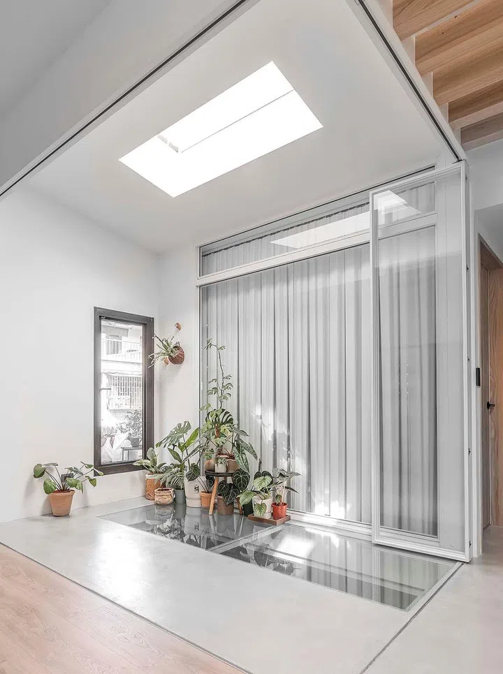 House Tour: A Japandi Taiwan Multi-Generational Home Filled With Natural Sunlight (Photo Srain Interior Design)