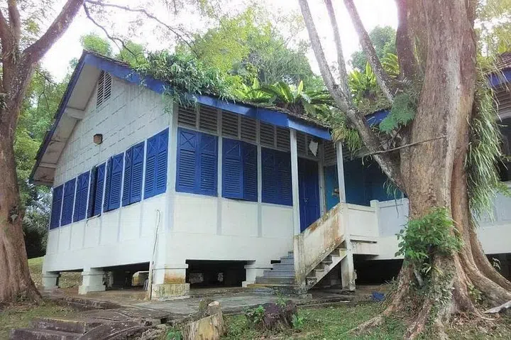 Block 13 is a unique building which began construction in 1928 as a clinic and hospital ward. It also served as the primary entry point to the medical centre.