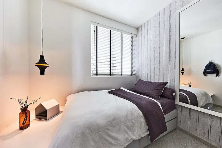 Feng Shui bed headboard should be empty (Photo by Egg3)