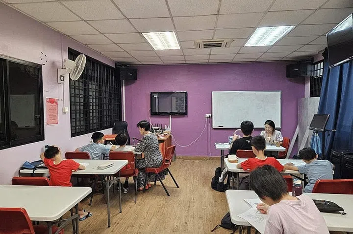 Madam Yin Ying is a volunteer Chinese-language teacher for primary school pupils. Weekly lessons used to be held in the senior resident’s corner before moving to a classroom loaned to them by the Residents’ Committee. ST PHOTO: THIAN WEN LI