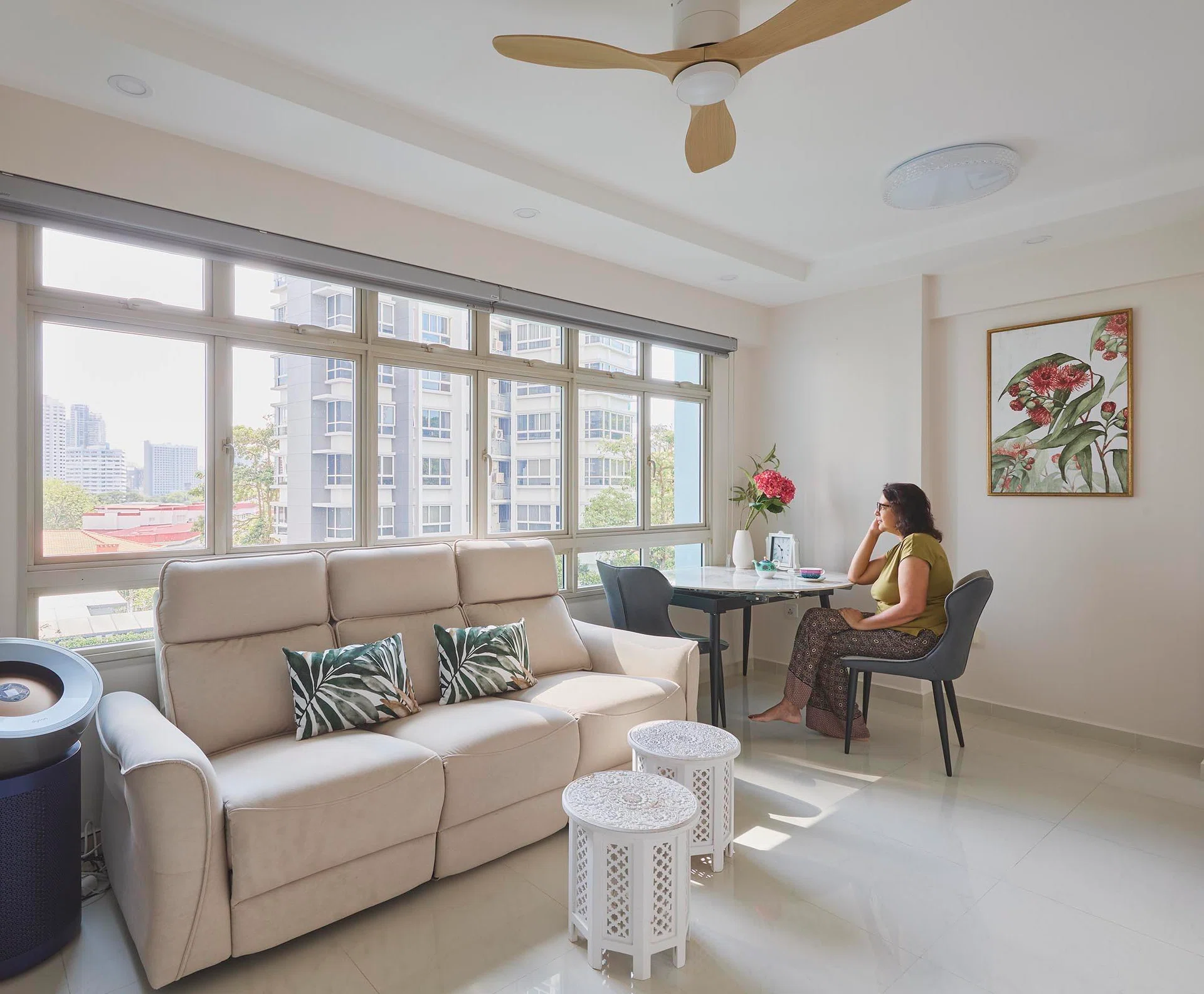 For Charlotte, the expansive windows and serene greenery views were what made this Kim Tian Road flat feel instantly like home.