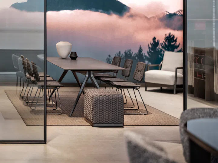 Rosso Italia Living Experience Centre - Flexform Zefiro Outdoor (Table), Echoes Outdoor (Chair)