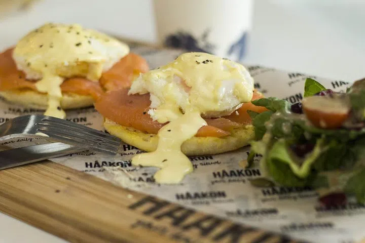 Haakon poached eggs