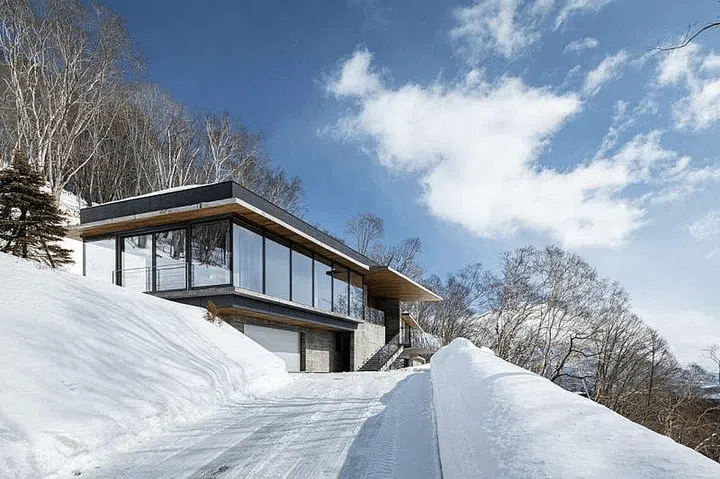 Exterior of OOAK Niseko. PHOTO: SOHEI OYA & IKUYA SASAKI