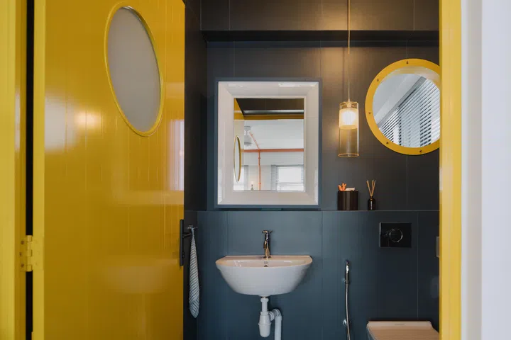 The common bathroom.