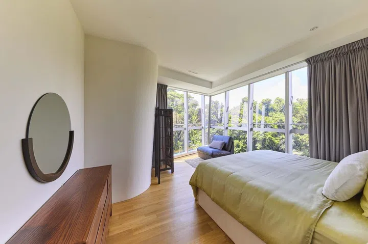 Master bedroom in this 1,550 sq ft 3-bedroom condominium apartment in Keppel Bay.