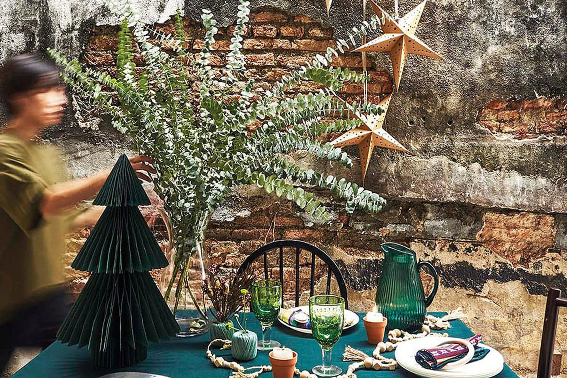 Green Christmas Dinner decoration set up
