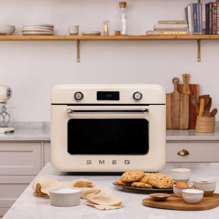 Baking with the Smeg Countertop Combi-Steam Oven is quick, easy and fuss-free. 