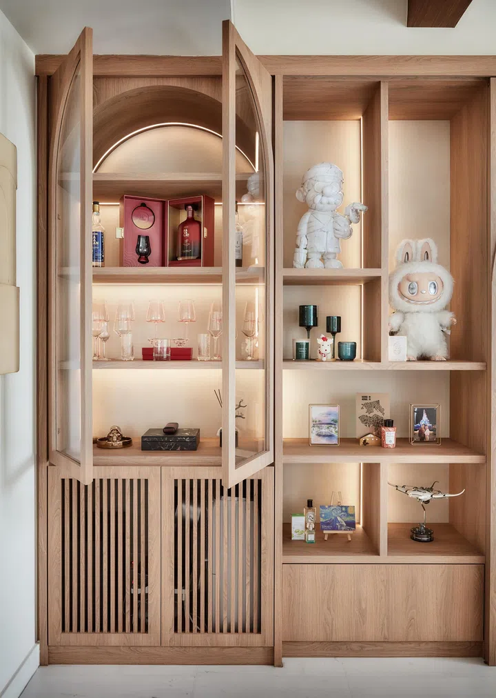 The newlyweds’ first home together reflects their love of travel, fashion, and coastal living—a calm, resort-inspired retreat in the heart of Sentosa.