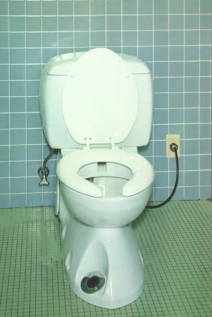 The Sanitarina 61 was created by the engineering team at Ina Seito Co., Ltd. (a heritage company of LIXIL, later known as INAX).