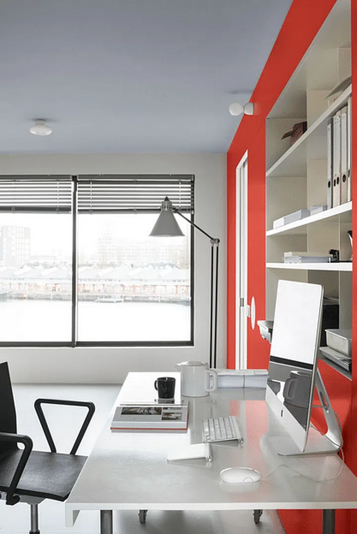 A red wall in a study room. Image by Akzo Nobel.