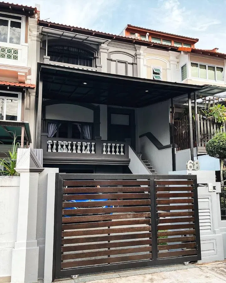 A terrace house within the Loyang Villas estate with a split level format. Image StackedHomes.