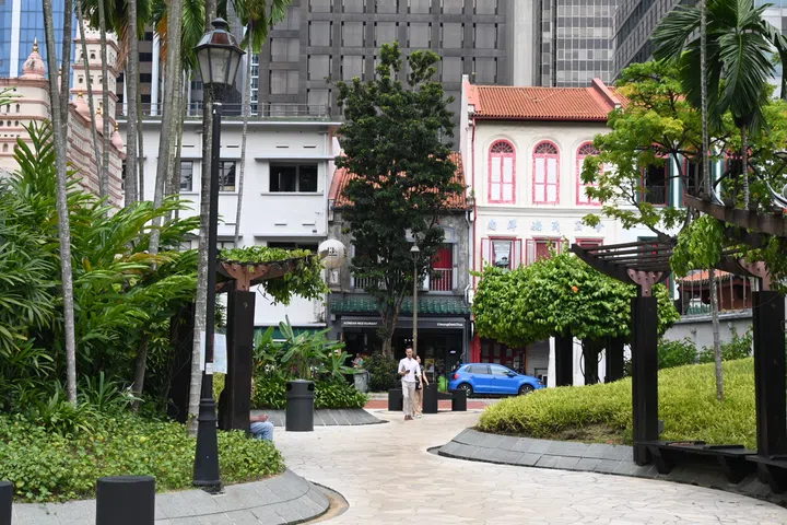 Telok Ayer Green is located right next to Thian Hock Keng Temple.
