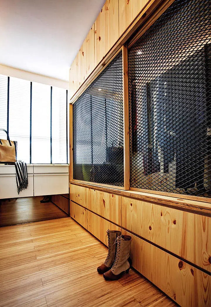 Adeline wanted black glass for the wardrobe, but interior designer, KK, suggested layering the black mesh used for the TV console over clear glass for a unique effect.