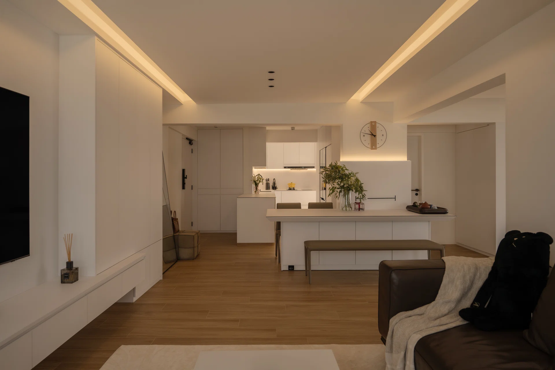 The open plan living room, dining area and kitchen. Images by LARC. 