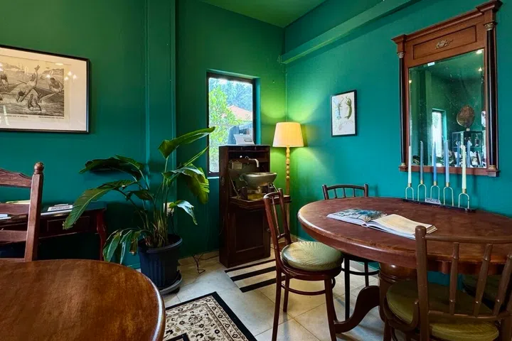 Recreating a true naval throwback experience, this corner features a WWII-era portable sink from the HMS Keppel alongside a jerry can, bringing living history into The Green Room.