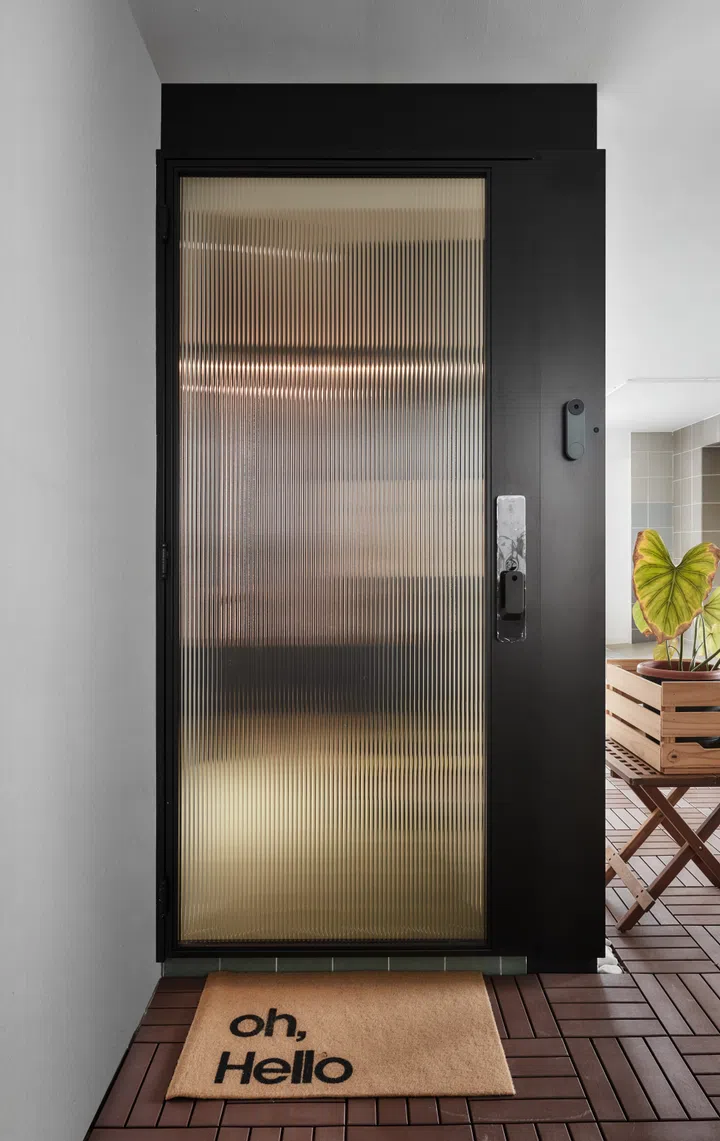 The glass door front entrance from the elevator lobby. Image by Third Avenue Studios.