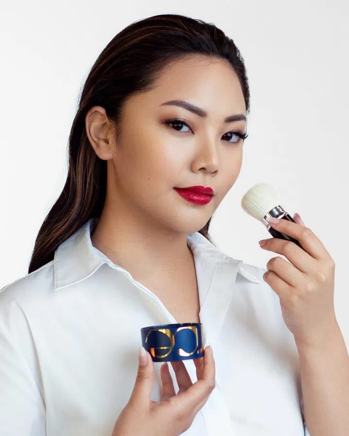 石育甄自小就是美妆迷，把兴趣发展为事业，是她的动力。 